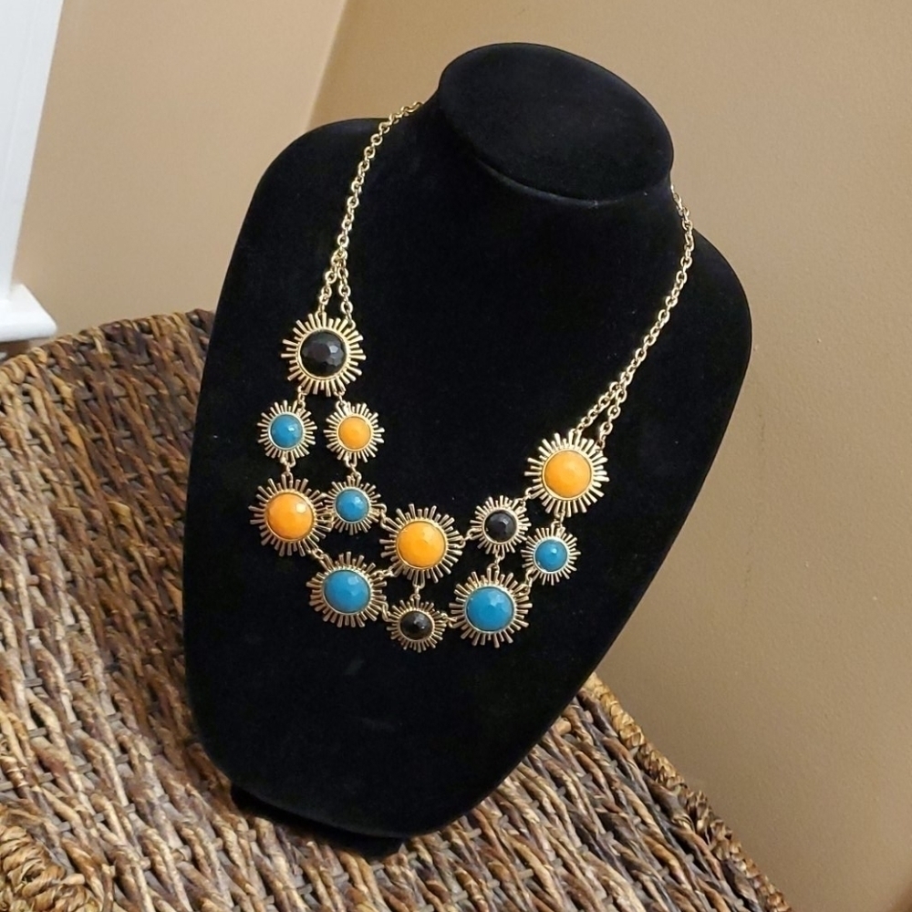 Fashion jewelry goldtone necklace
